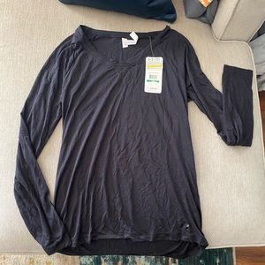 Underarmour semi-fitted tissue weight long sleeved